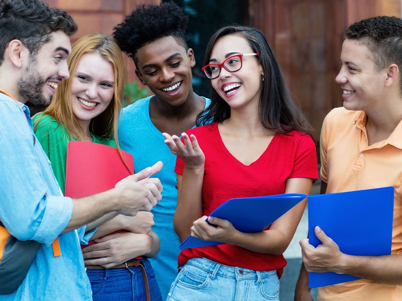 estudantes fazendo sua pós-graduação no exterior